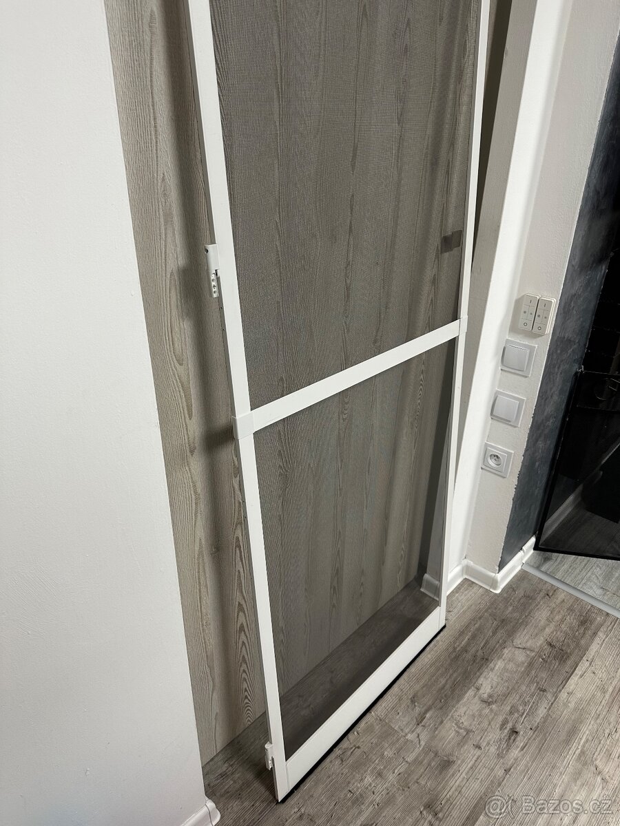Dveřní síť proti hmyzu - 2
