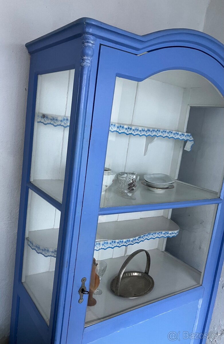 Starožitná skříň - 2