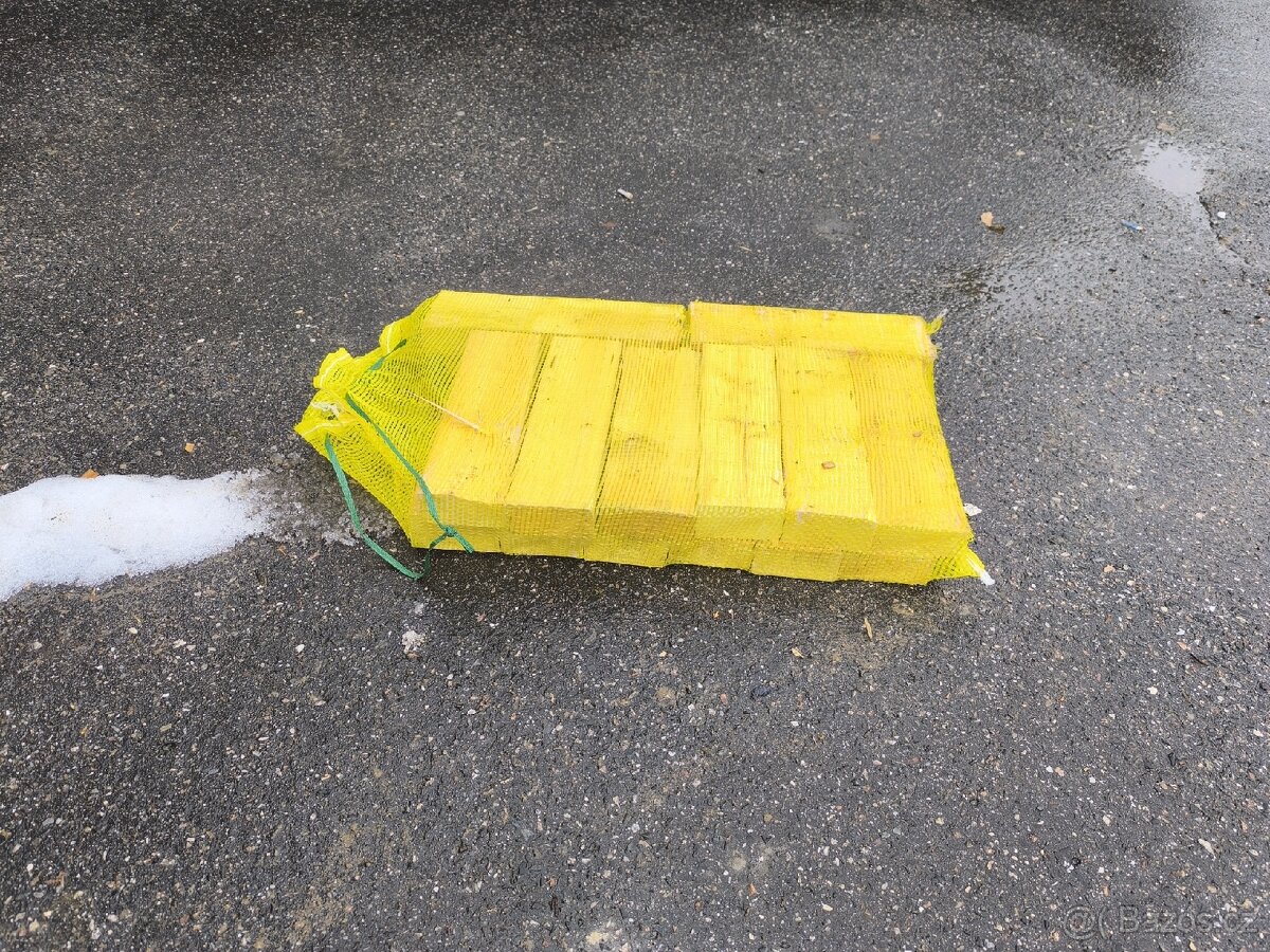 Dřevo na rozpálení komínů atd. - 2