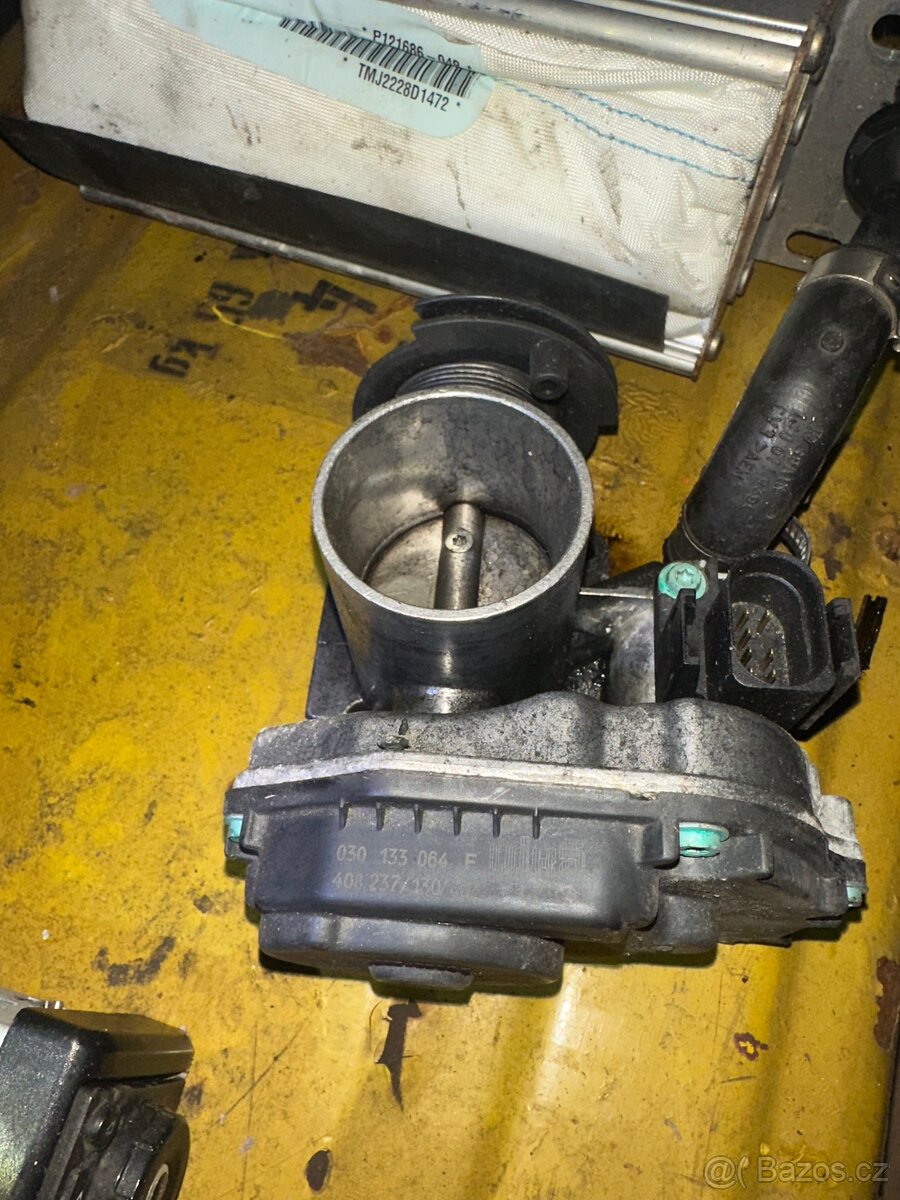 Škrtící klapka 1.6 8v 06A 133 062 A - 2