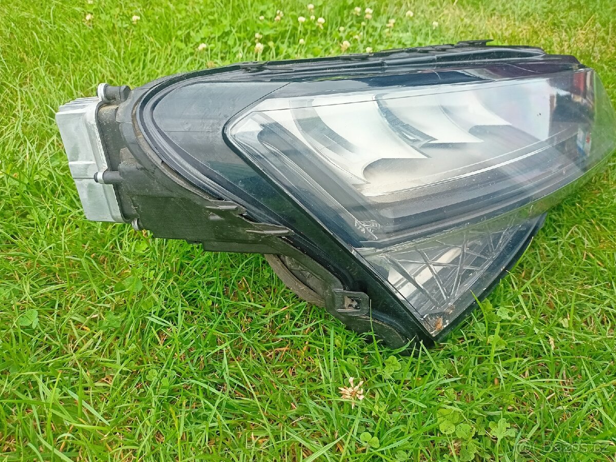 Přední světlo superb iii - 2