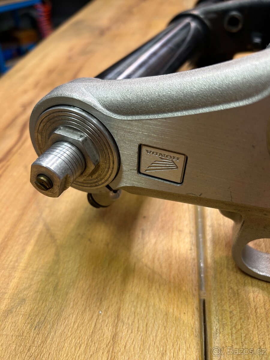 Predná origo vidlica kompletná na CBR 900 RR - 2