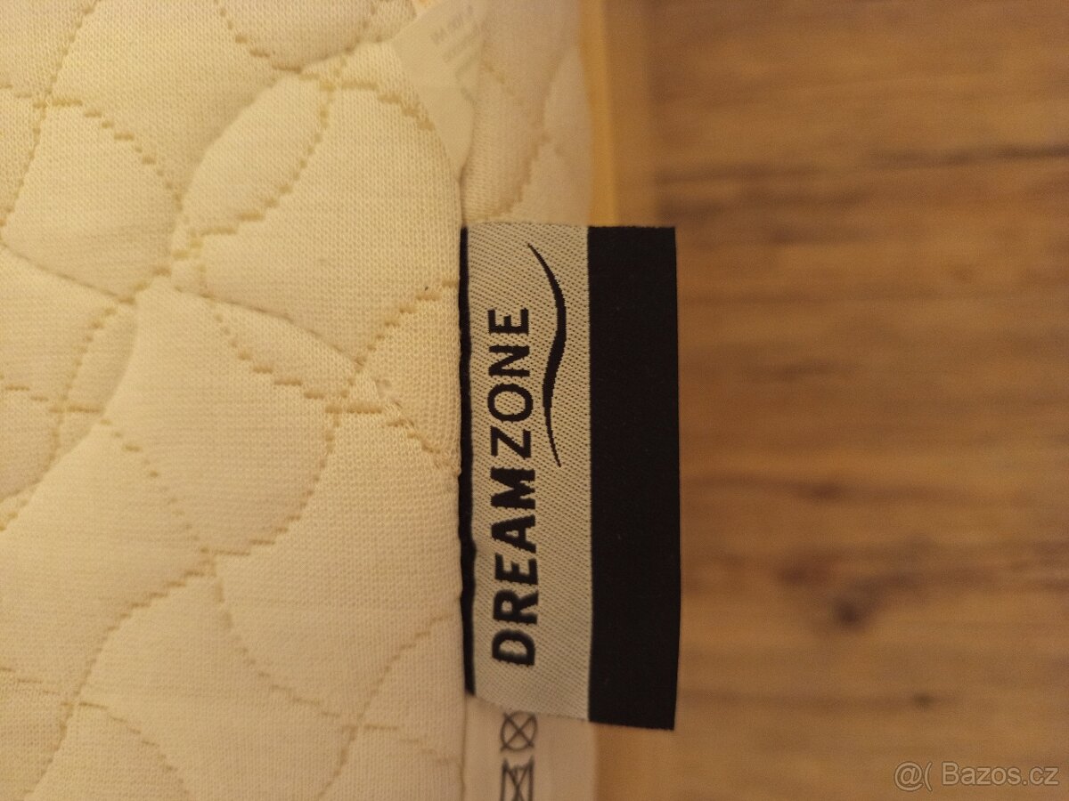 Postel dřevěná s roštem a matrací - 2