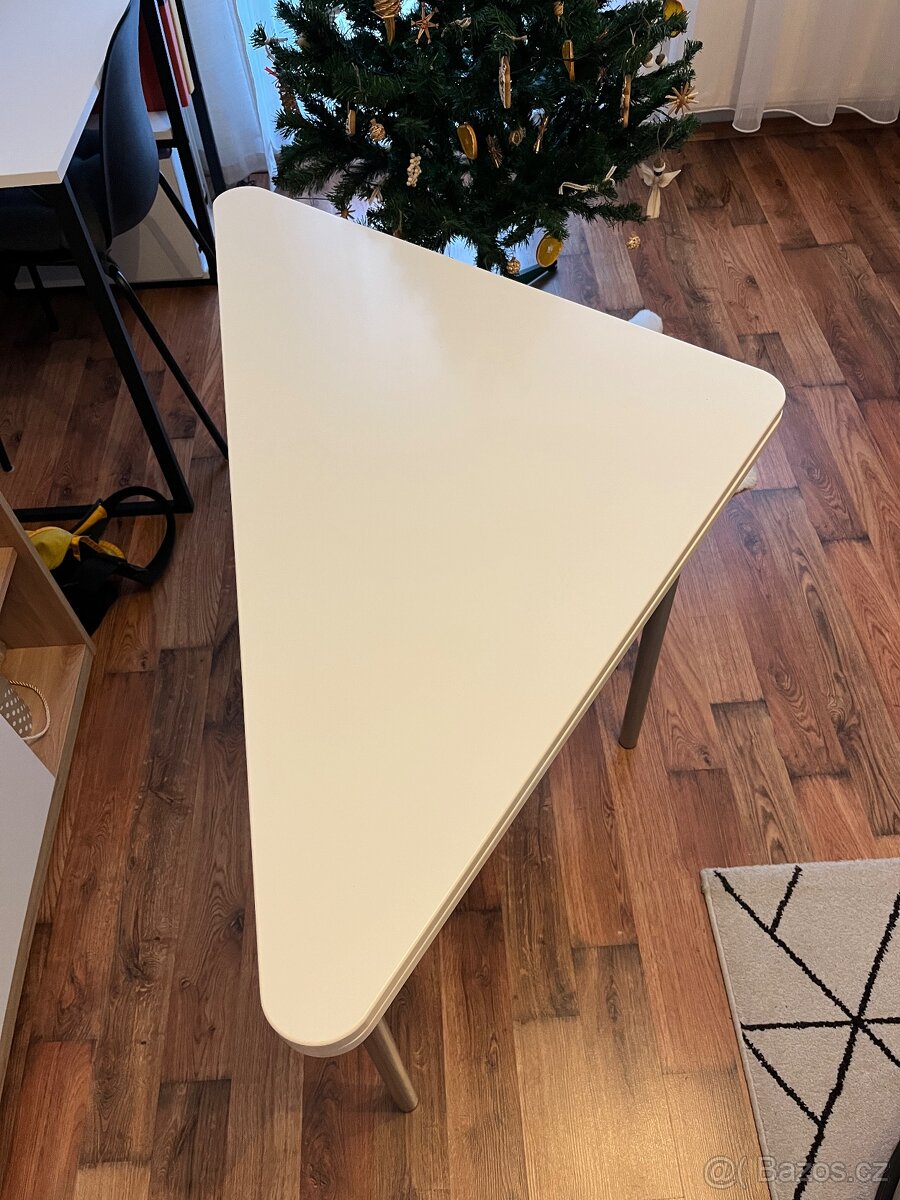 Stůl 85 X 85 možno i trojúhelníkový - 2