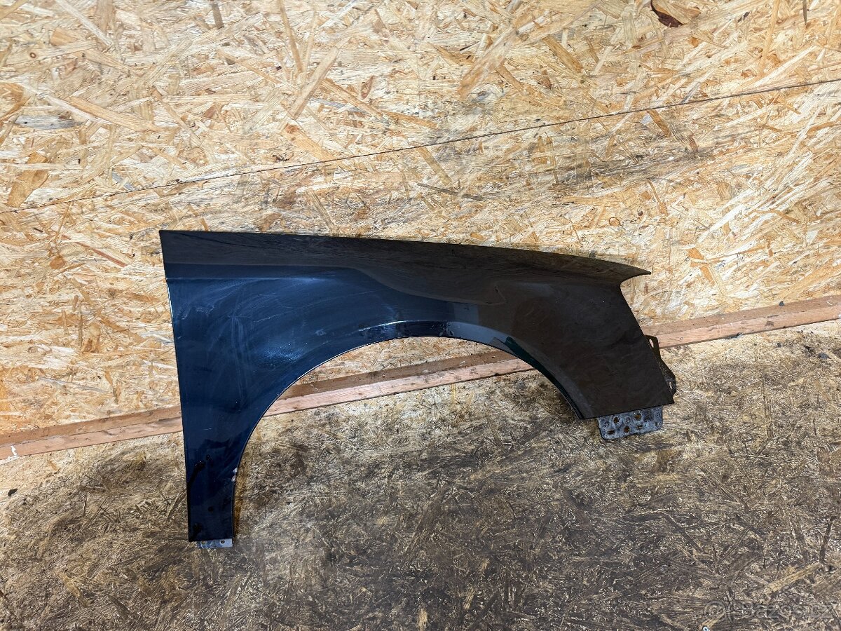 PRAVÝ PŘEDNÍ BLATNÍK VW PASSAT B6 LC9X - 2