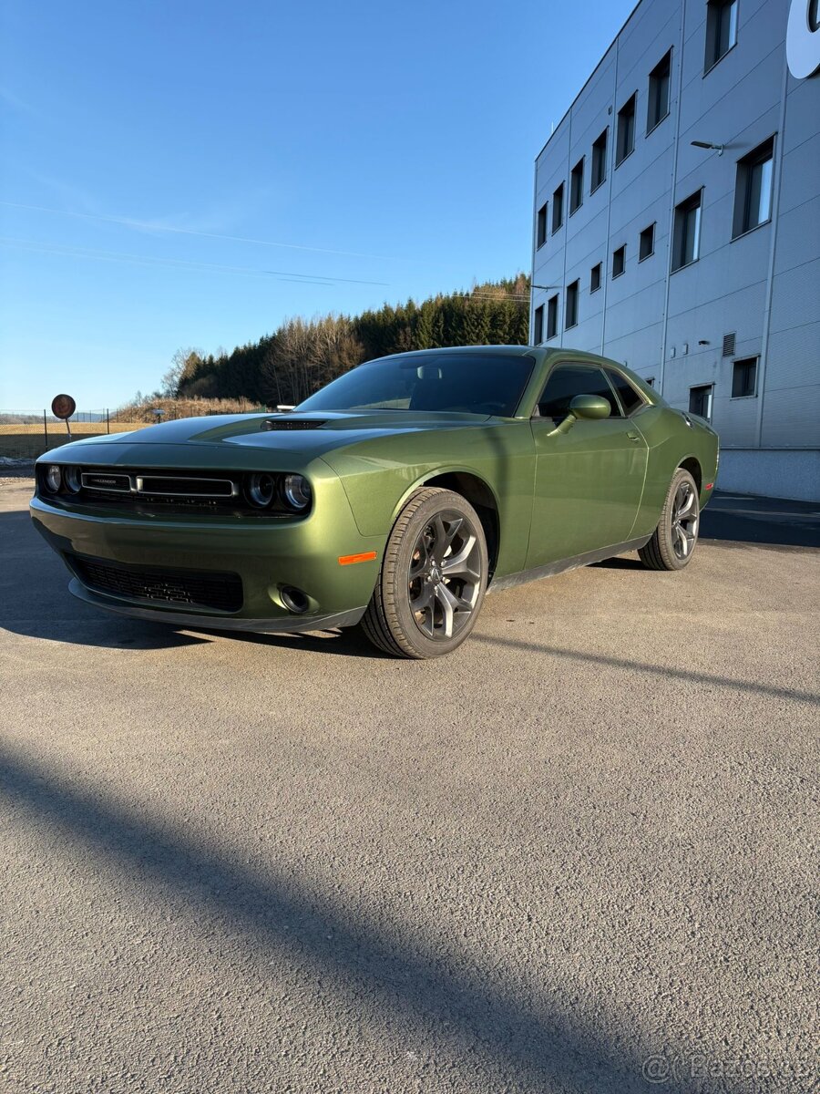 Dodge Challenger - 2