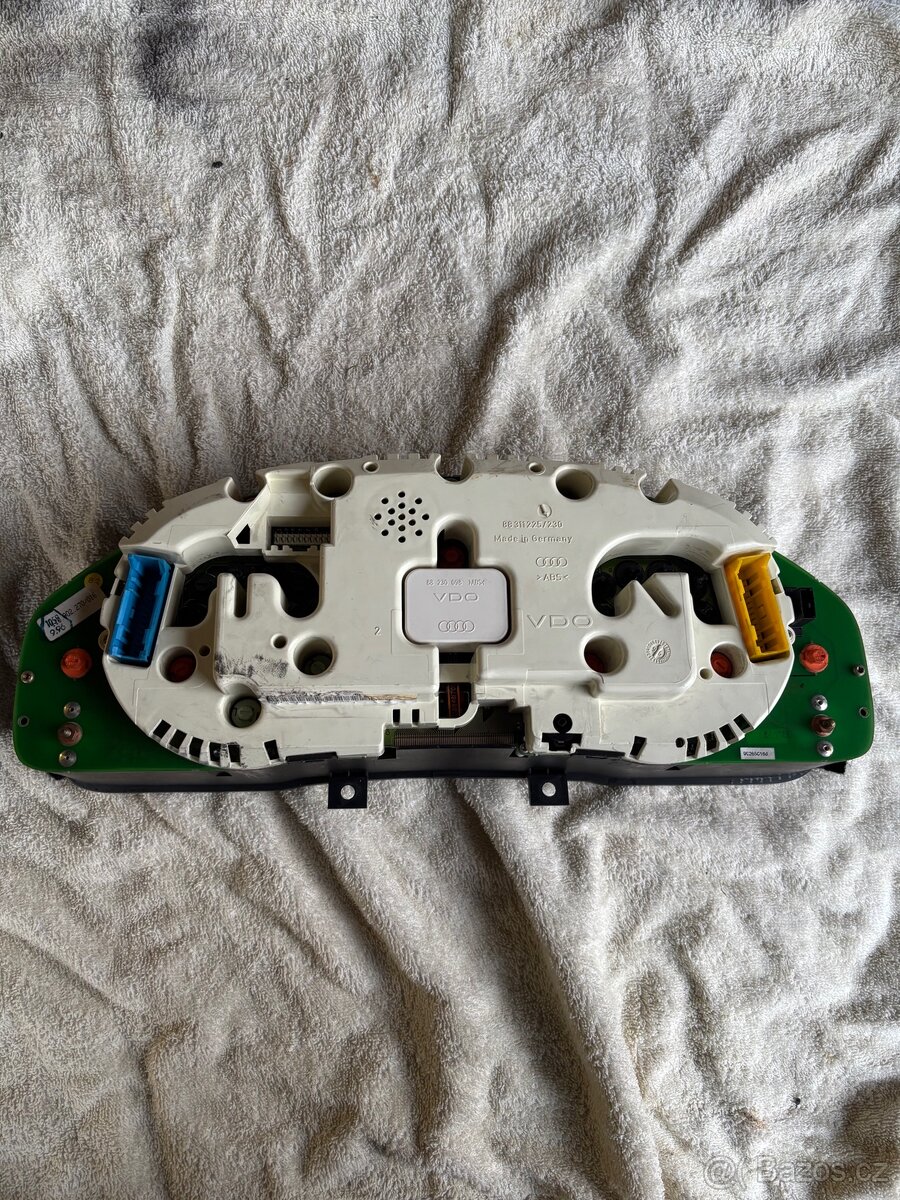 Budíky audi a4 b5 benzín - 2