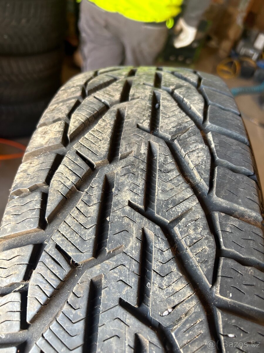 Pneu 205/65 r15 - 2