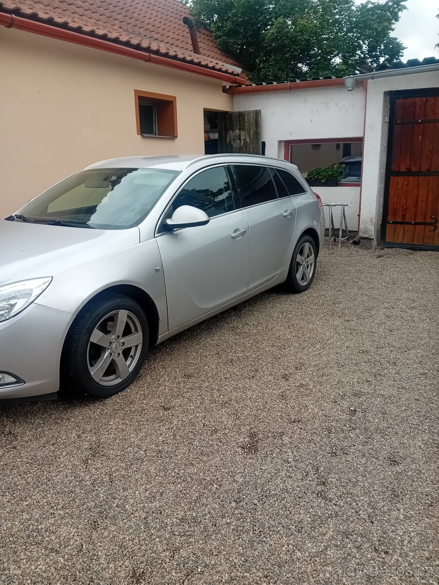 Opel insignia 2.cdti. r.v.2011 - 2