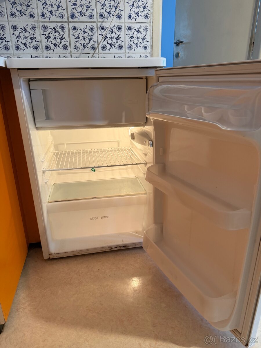 Lednička Zanussi s mrazícím boxem a policemi - 2