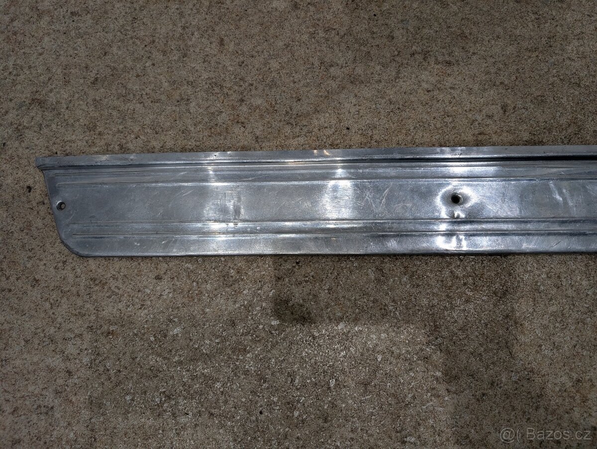 Lišta ALU na levé dveře škoda 110R - 2