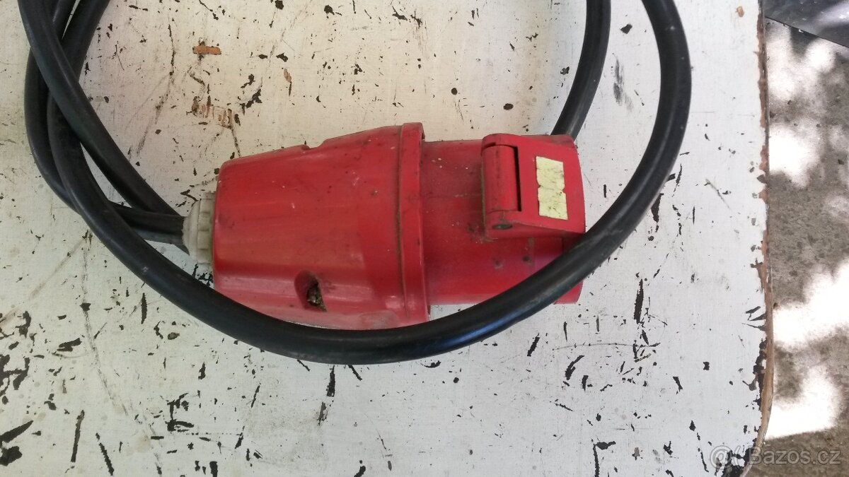 Zásuvka 380V s kabelem - 2