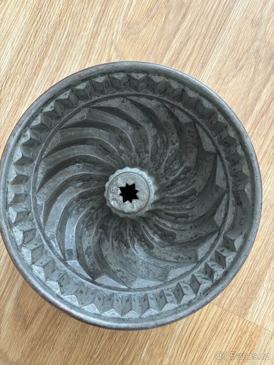 Starožitná měděná bábovka 19,5cm - 2