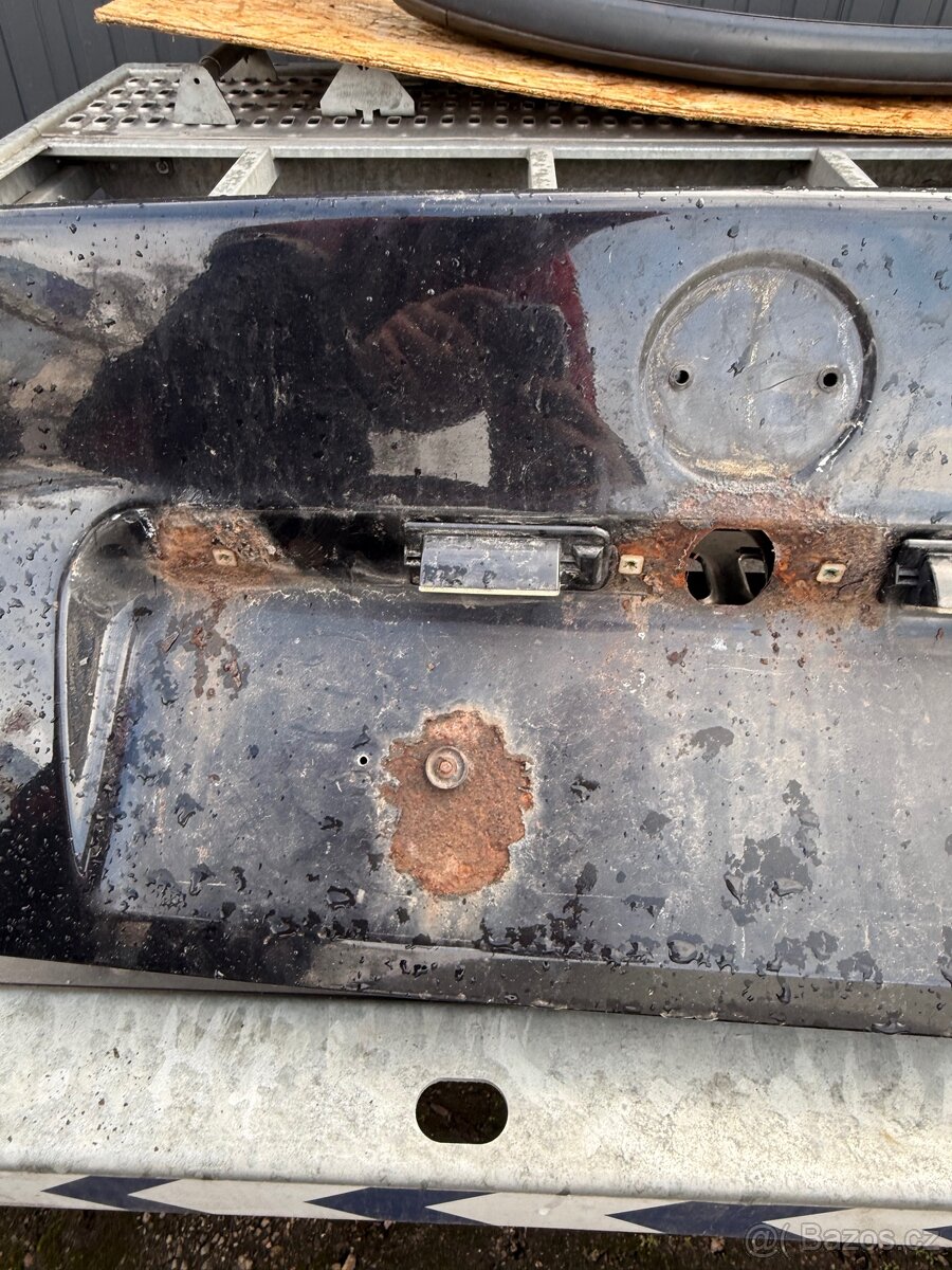 BMW E36 kufr a zadní nárazník. - 2