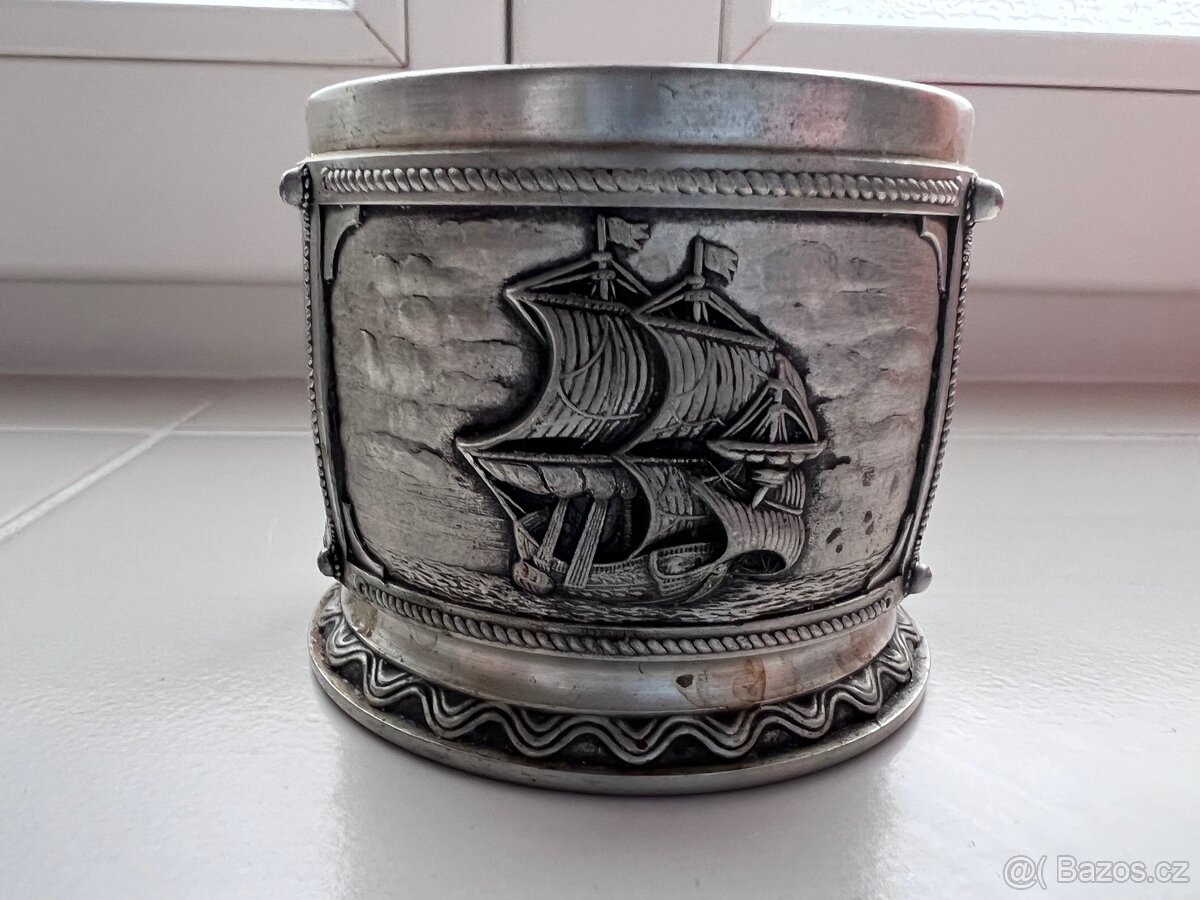 Držák nápojů - 2