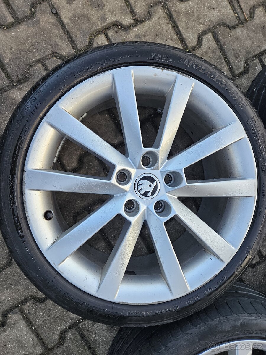 Sada kol 225/40R18 originál škoda - 2