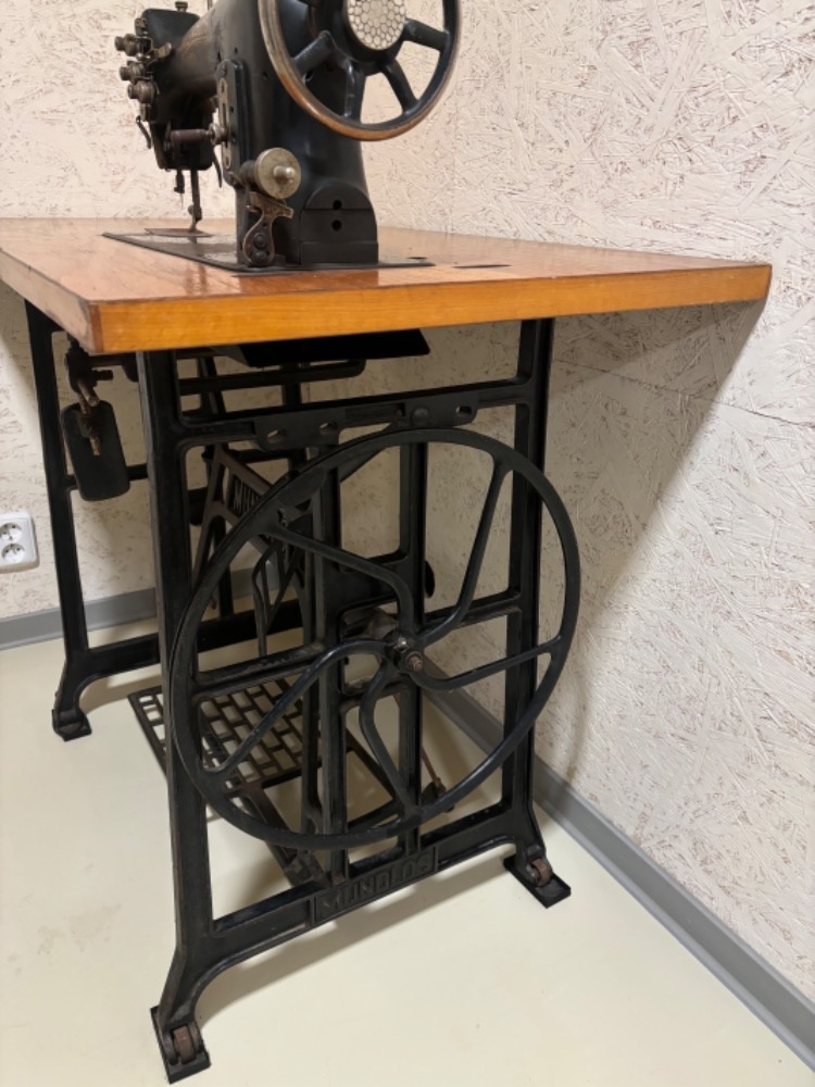 Šicí stroj Mundlos - 2