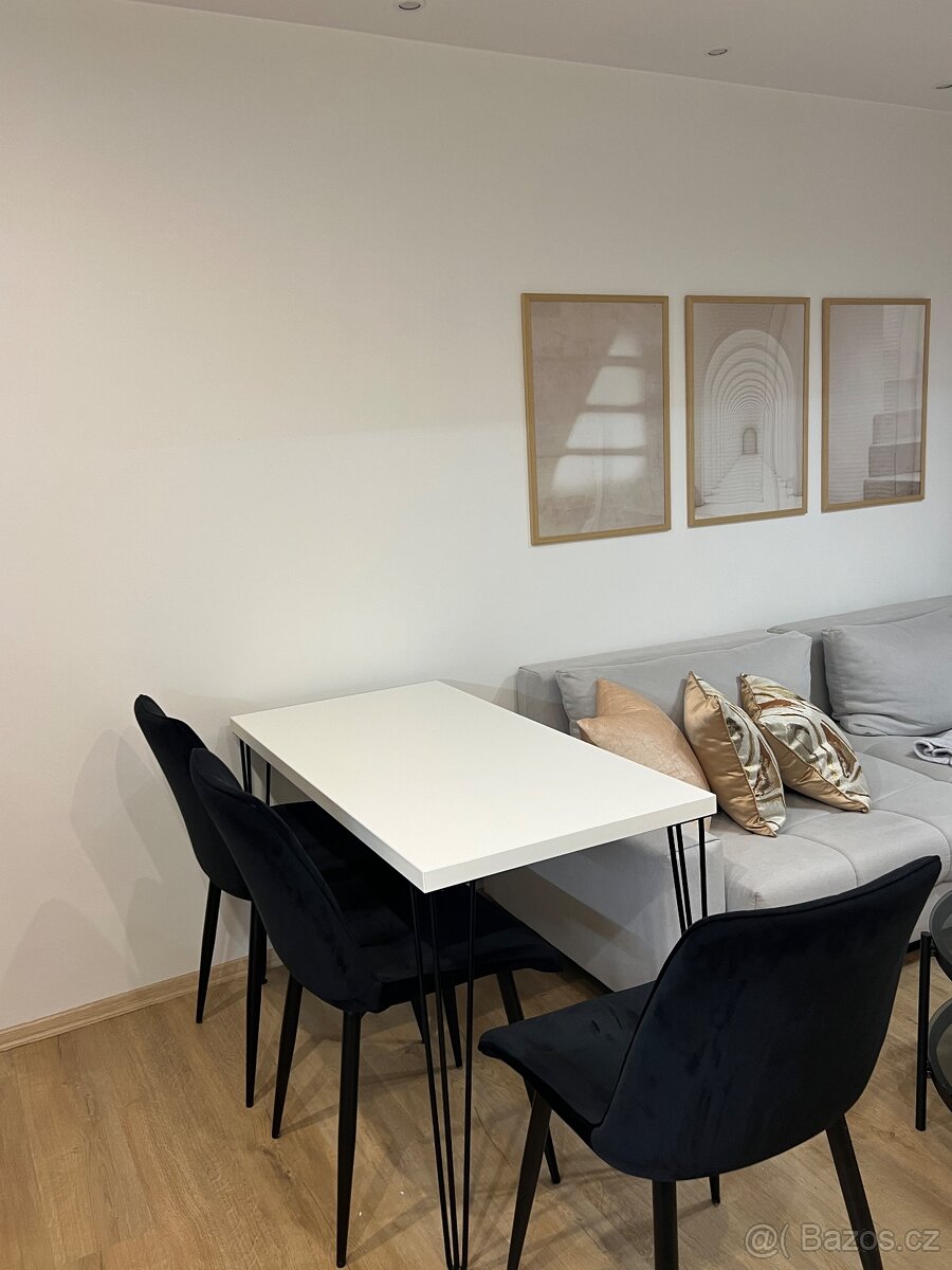 Jídelní stůl (truhlářská práce) - 2