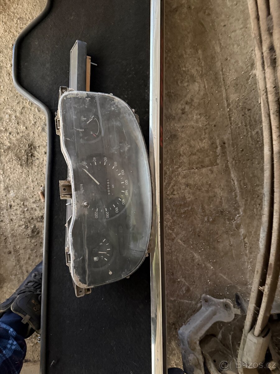 Ford transit rok 2003 - 2