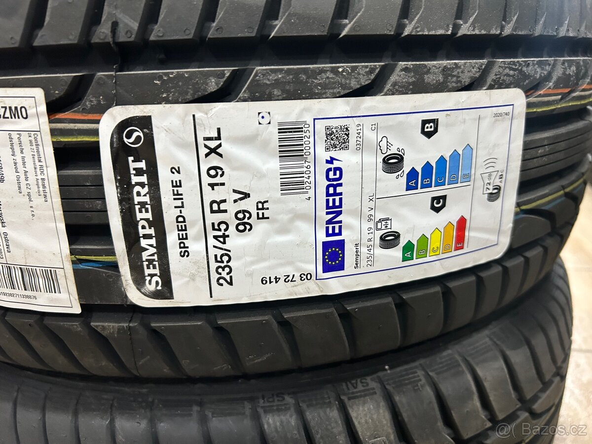 Letní pneu 235/45 R19” Semperit - 2