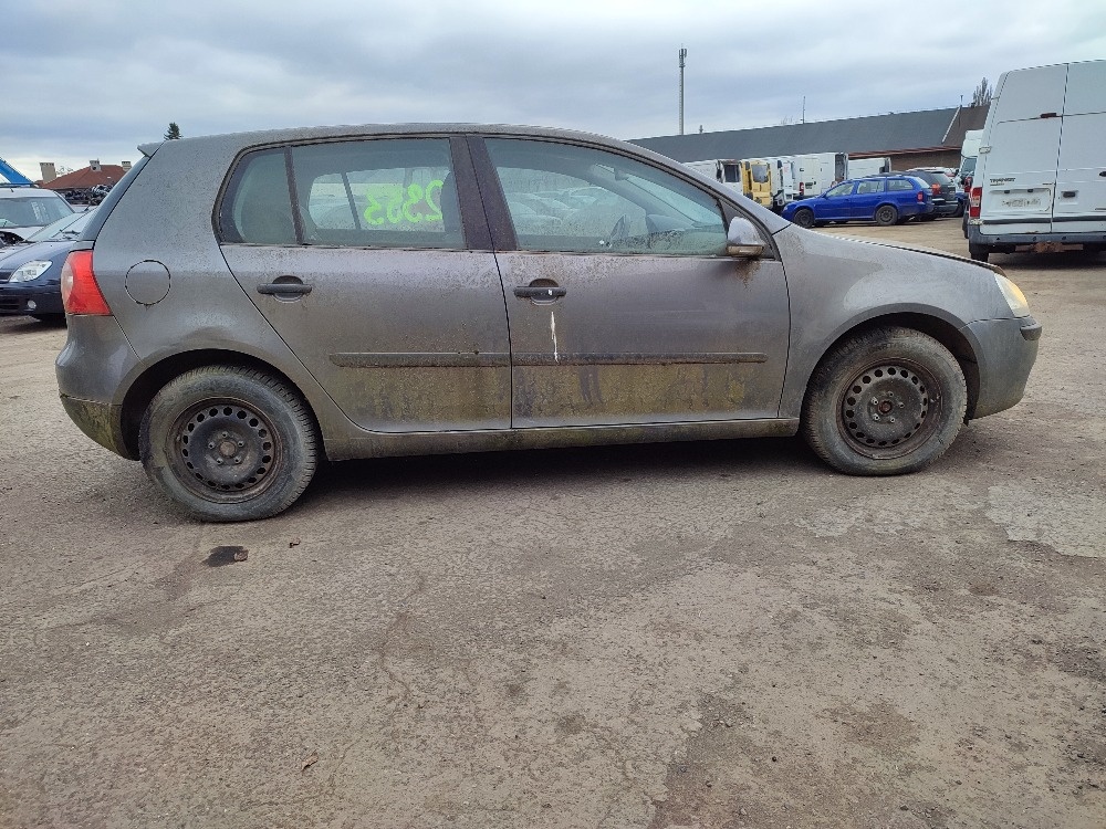 VW Golf č. 2353 - 2