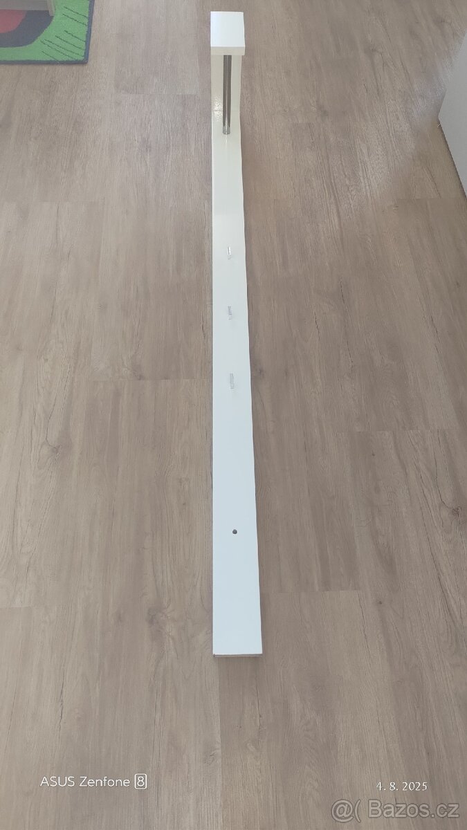 Věšák na oblečení - 2