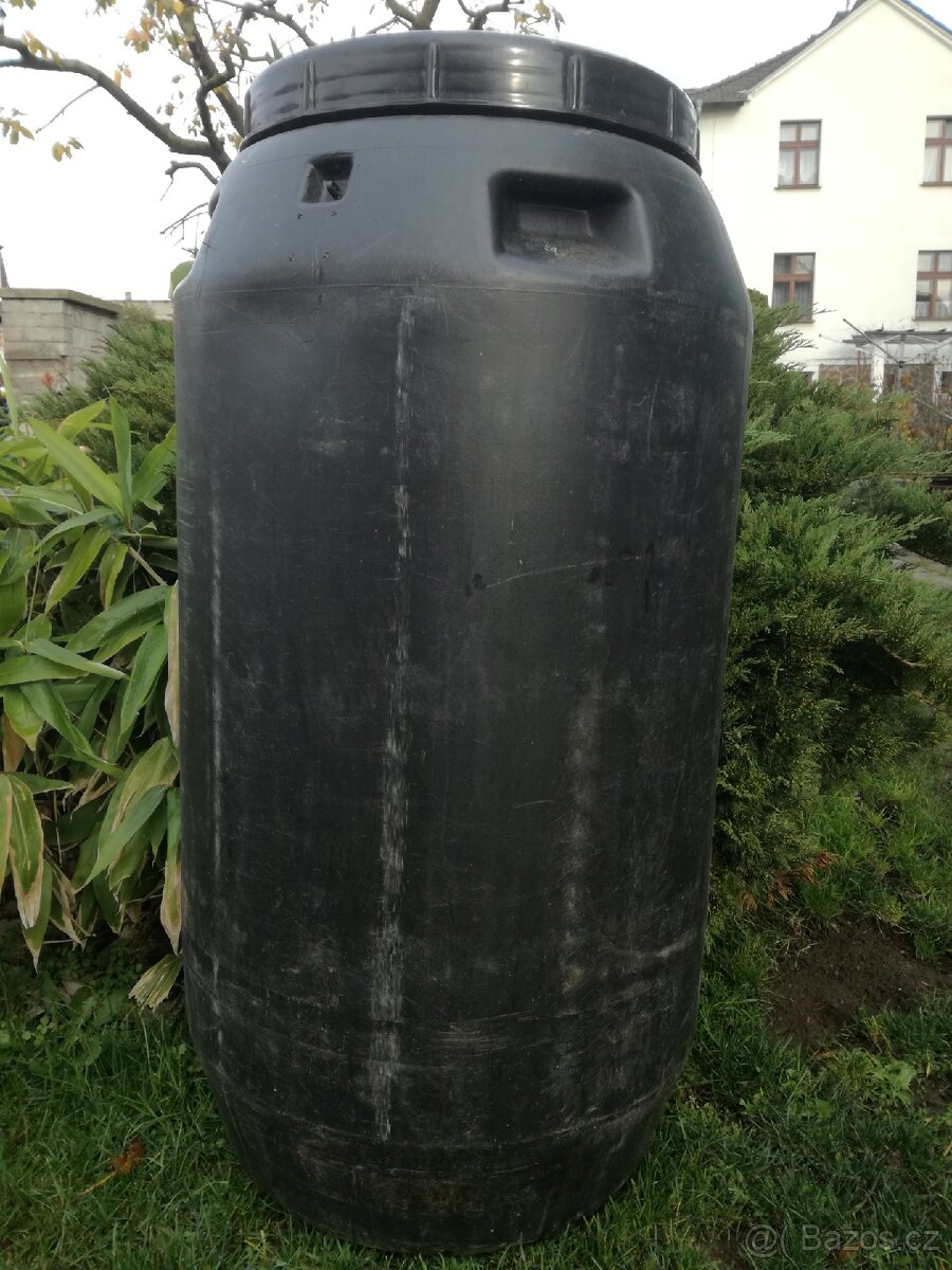 Plastový sud. - 2