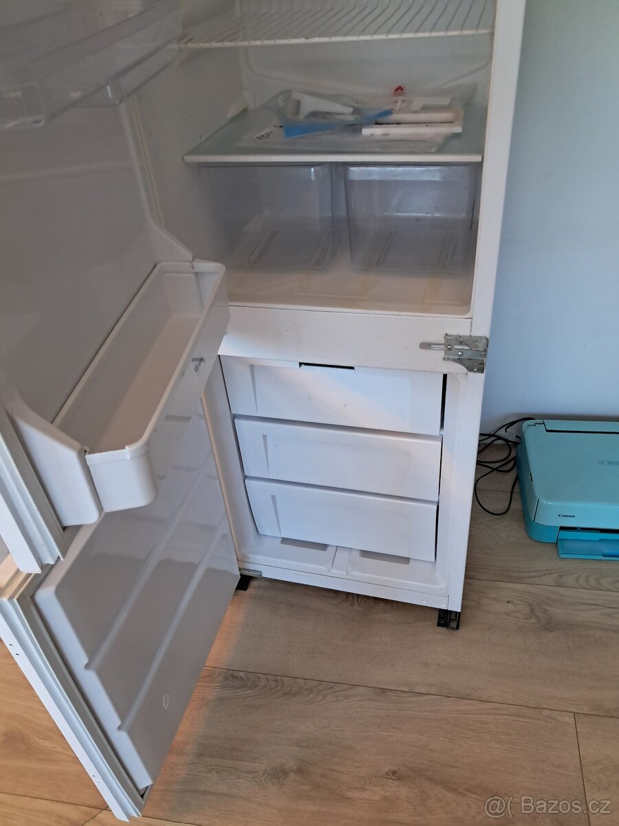 Vestavná lednice - 2