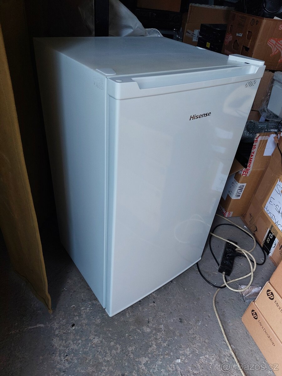 Menší lednička HISENSE - 2