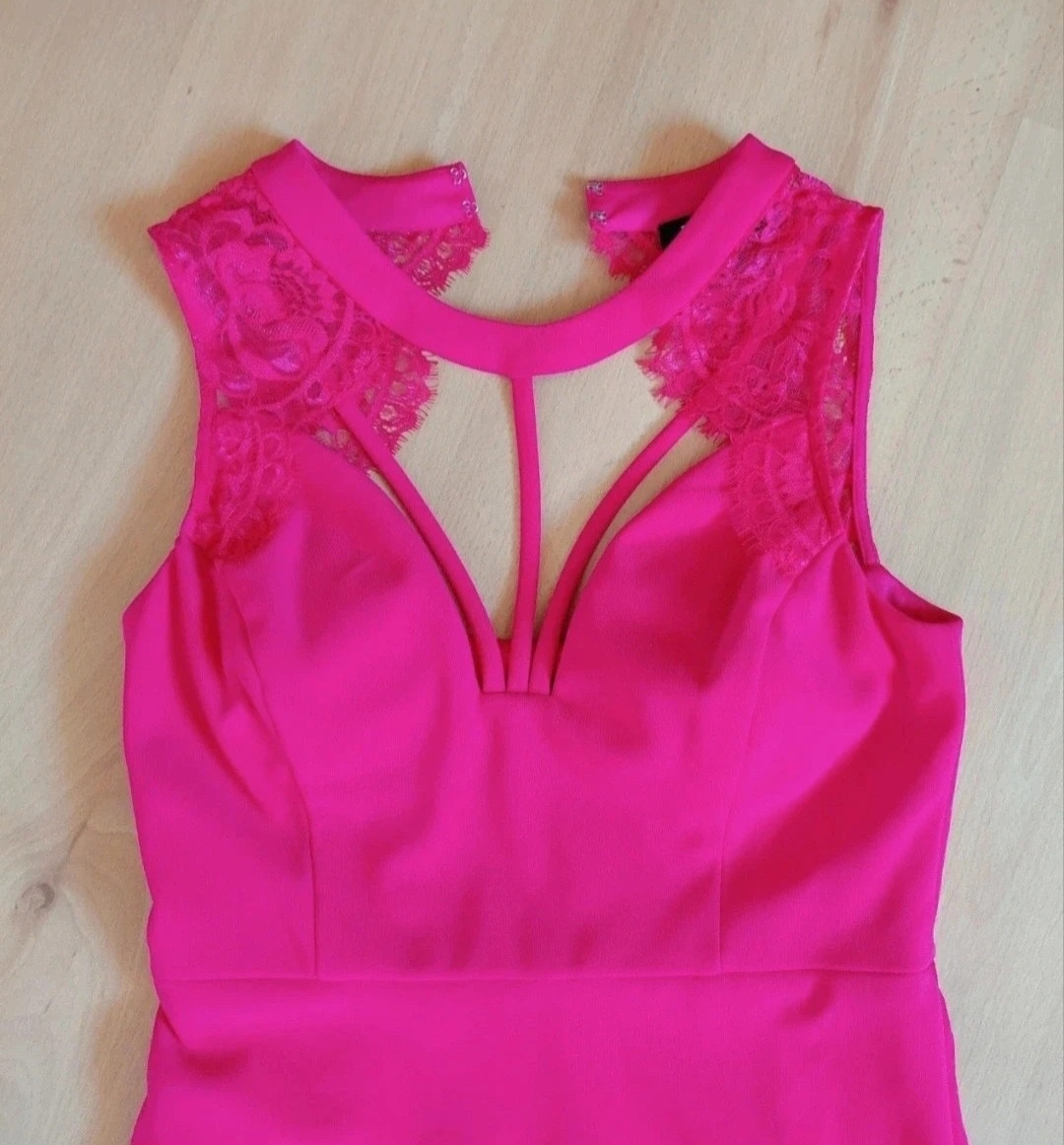 Nové šaty Guess - 2