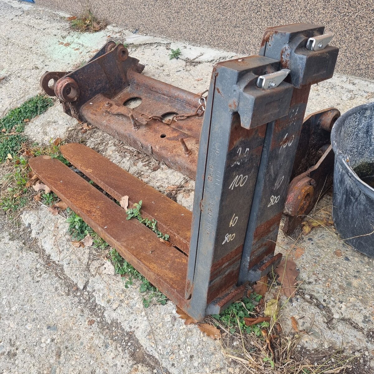 UNC, Locust, Novotný - vidle kované - 2