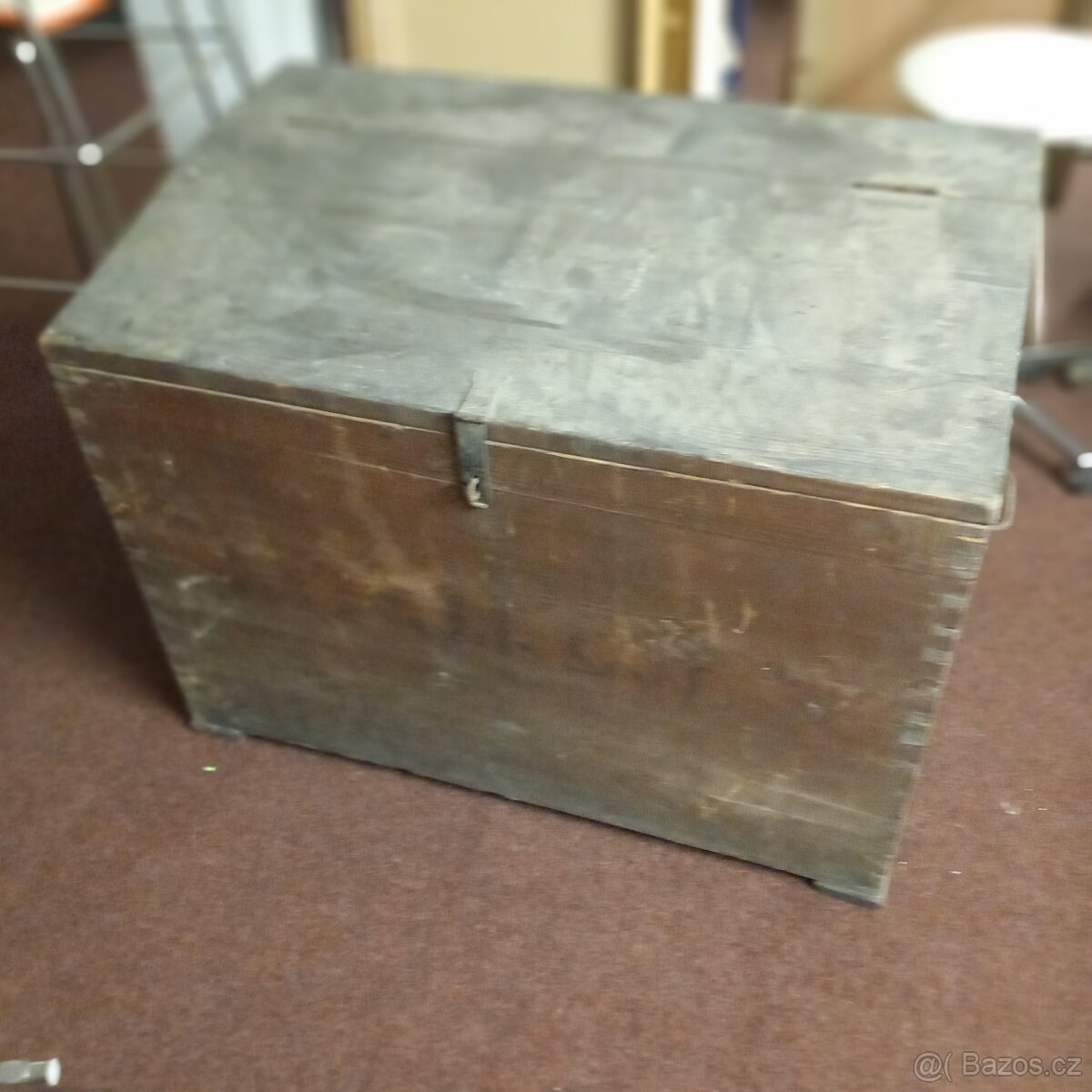 Dřevěná truhla na obilí. - 2