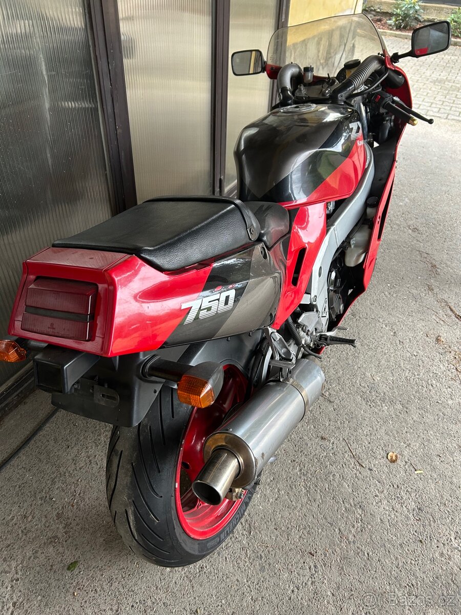 Kawasaki ZXR 750 H1 - 2