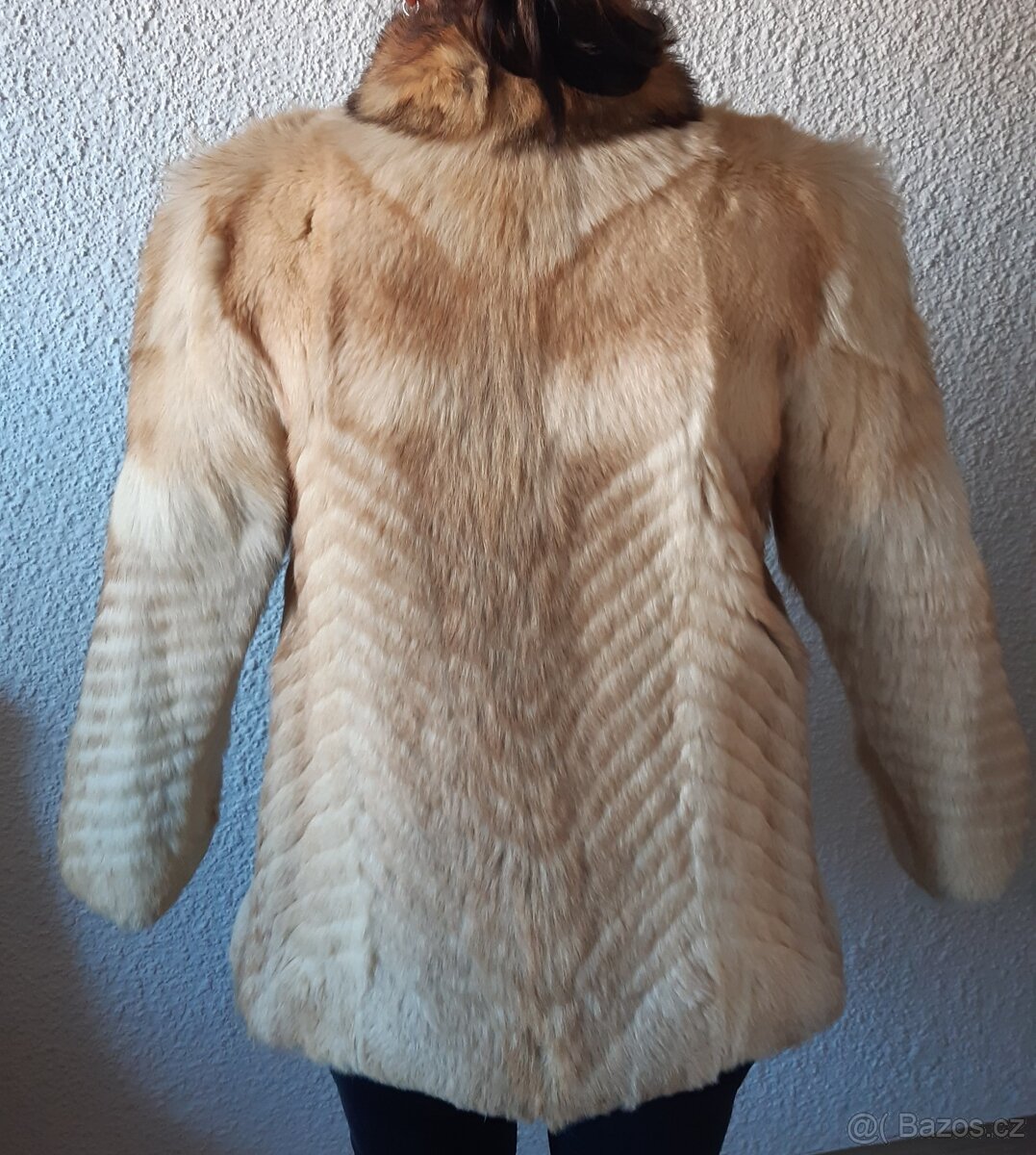 Pravý dámský kožich s liščím límcem - 2