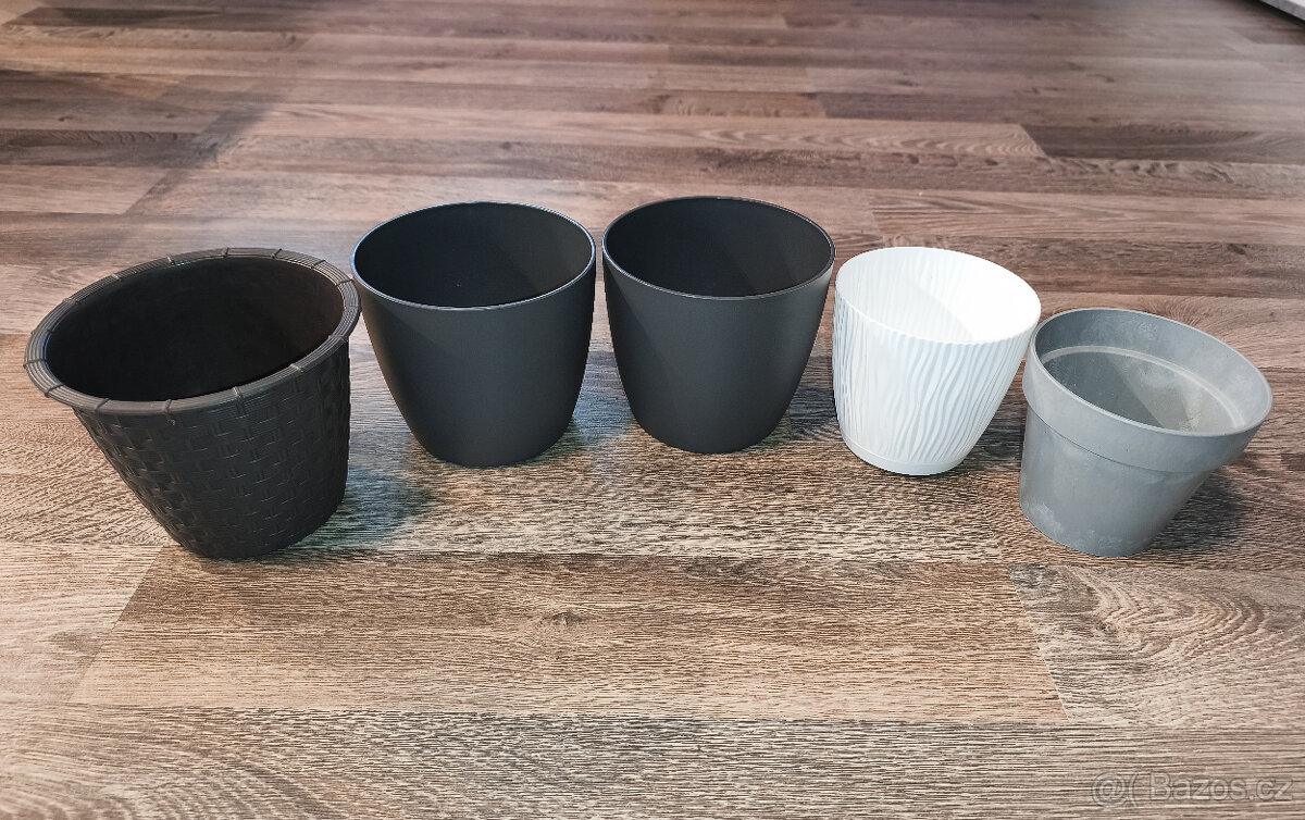 Sada 5 ks plastových květináčů + 4 ks květníků - 2