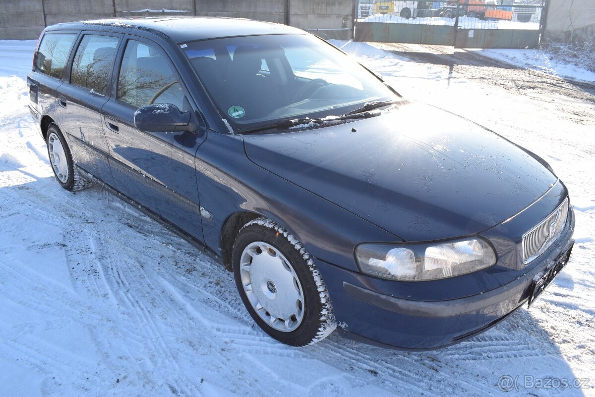 Volvo V70 2,4i AUTOMAT PO SERVISU - 2