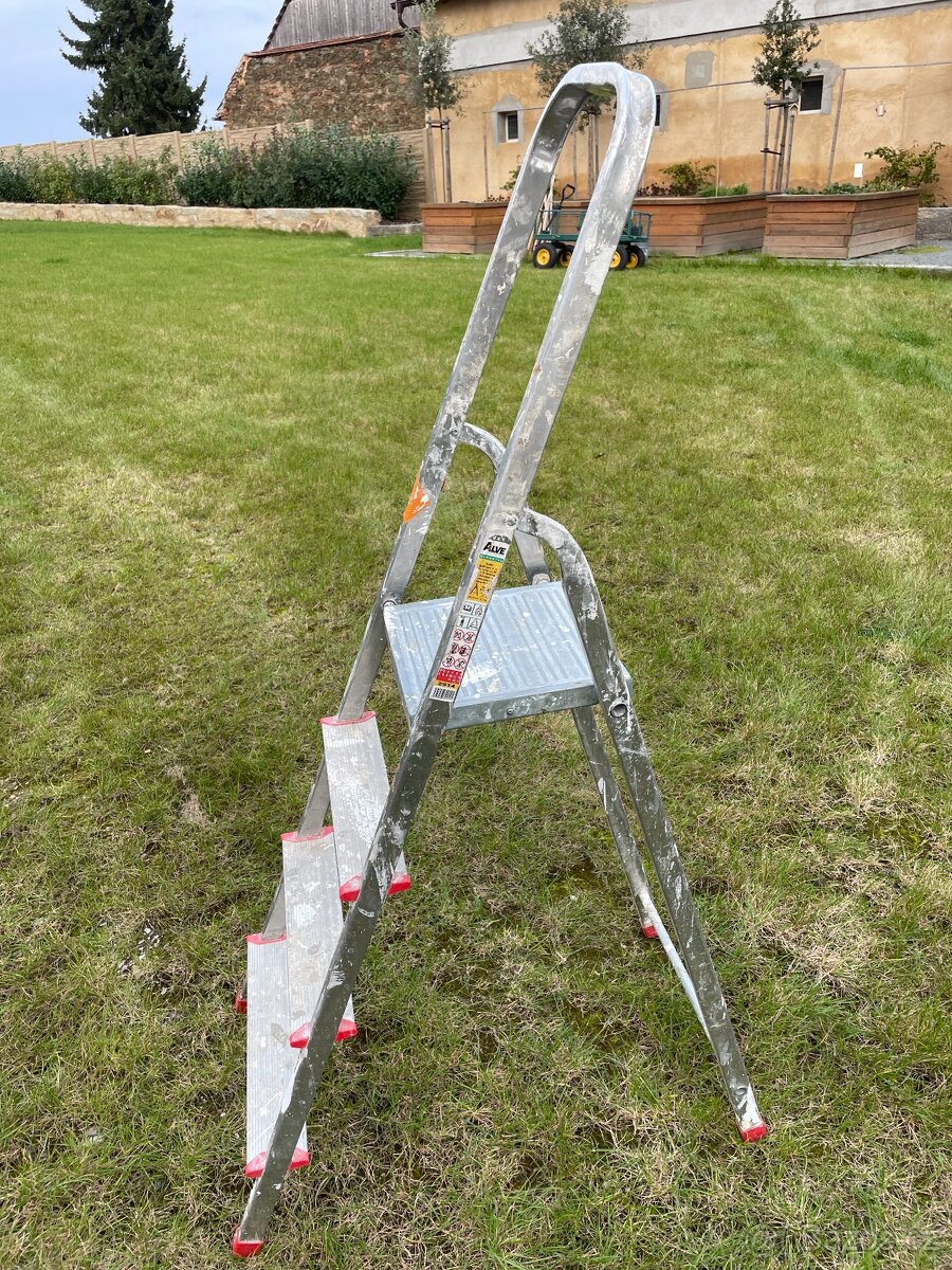 Hliníkové schůdky 4x1 - 2