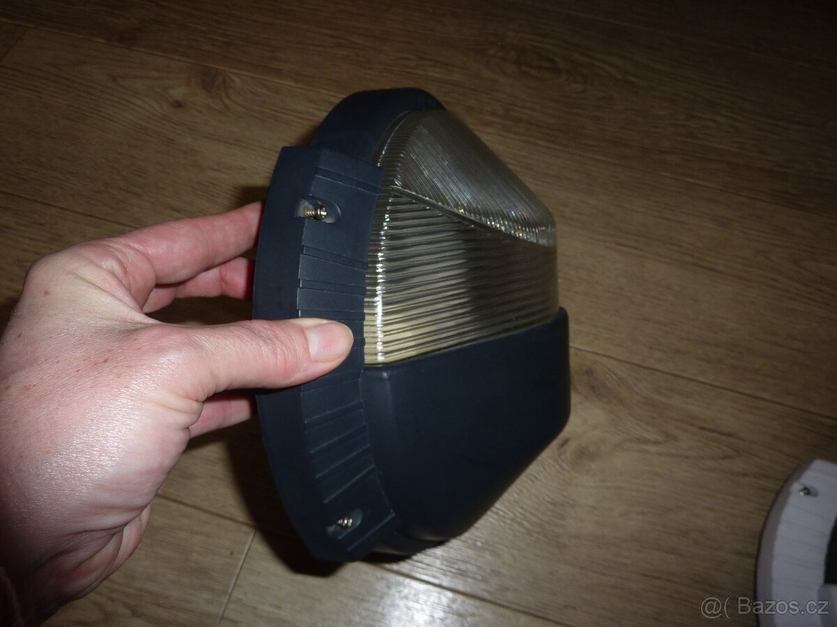 2x Venkovní nástěnné osvětlení, černá a bílá - 2