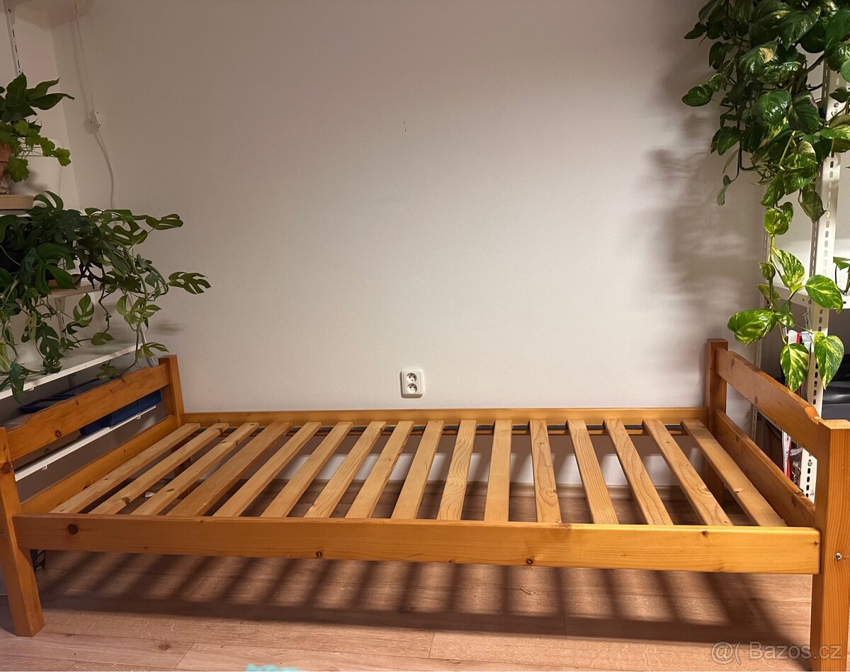 Prodej dřevěné postele - 2