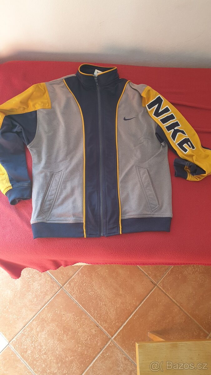 Prodej tenisových triček,šortky,sukně - 2