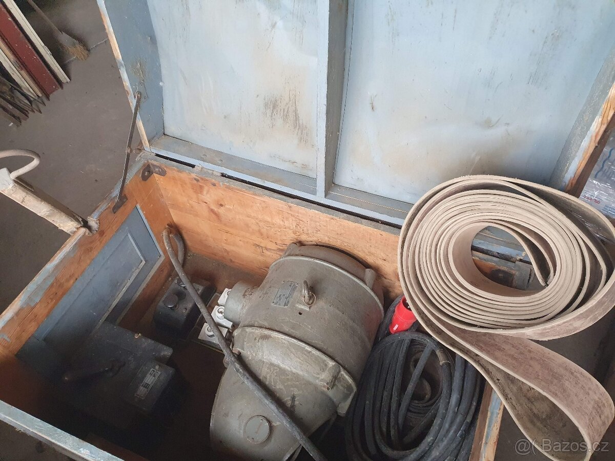 Historický kroužkový motor. - 2