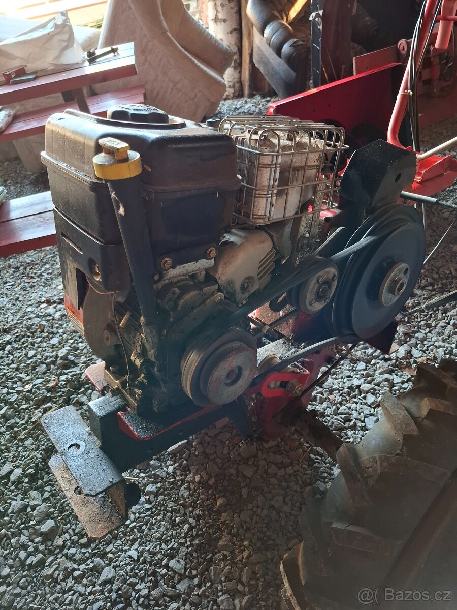 Kultivator s příslušenství - 2