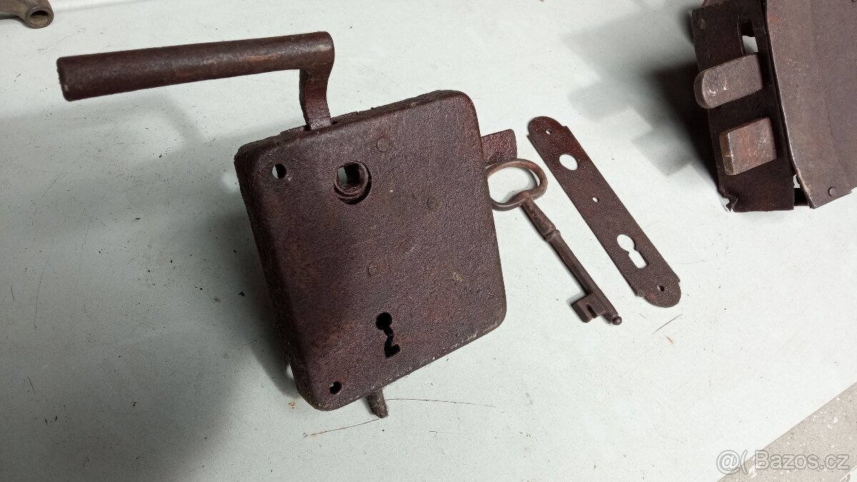 Starý zámek na vrata, dveře - 2