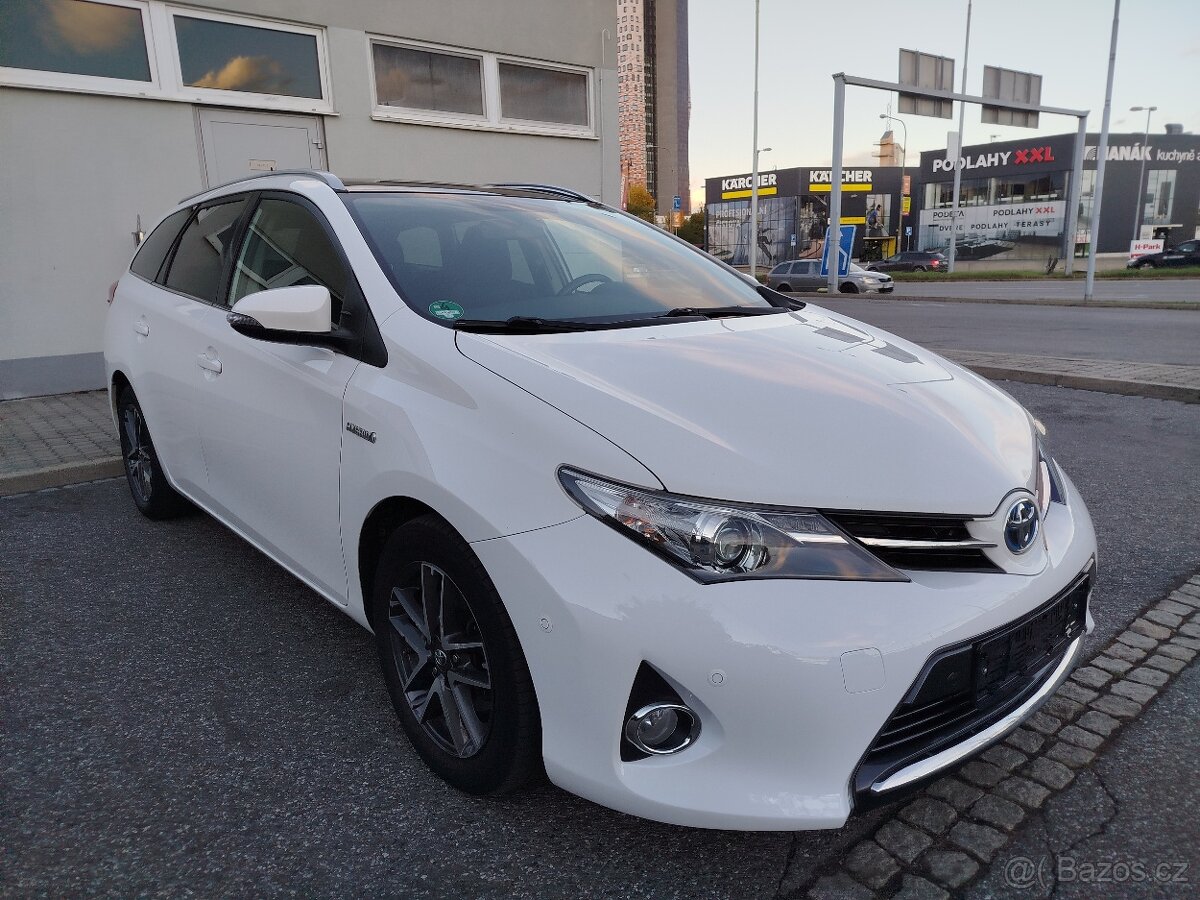 Toyota Auris 1.8 Hybrid Kombi Sports Webasto Panorama Hezká - 2