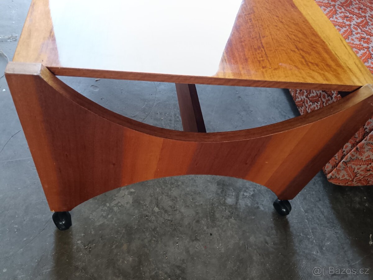 Konferenční stolek - 2