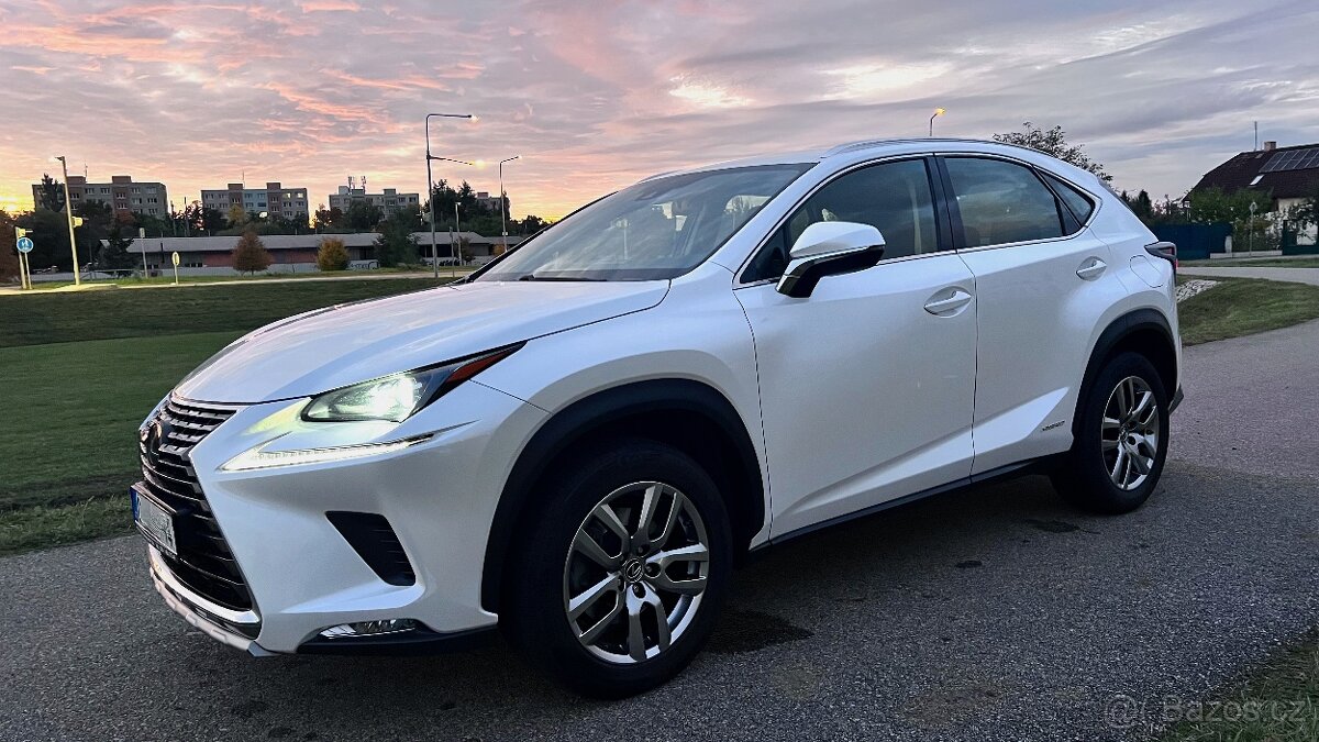Lexus NX300h Hybrid m.2021 Perleť Navi Kamera Automat CVT - 2