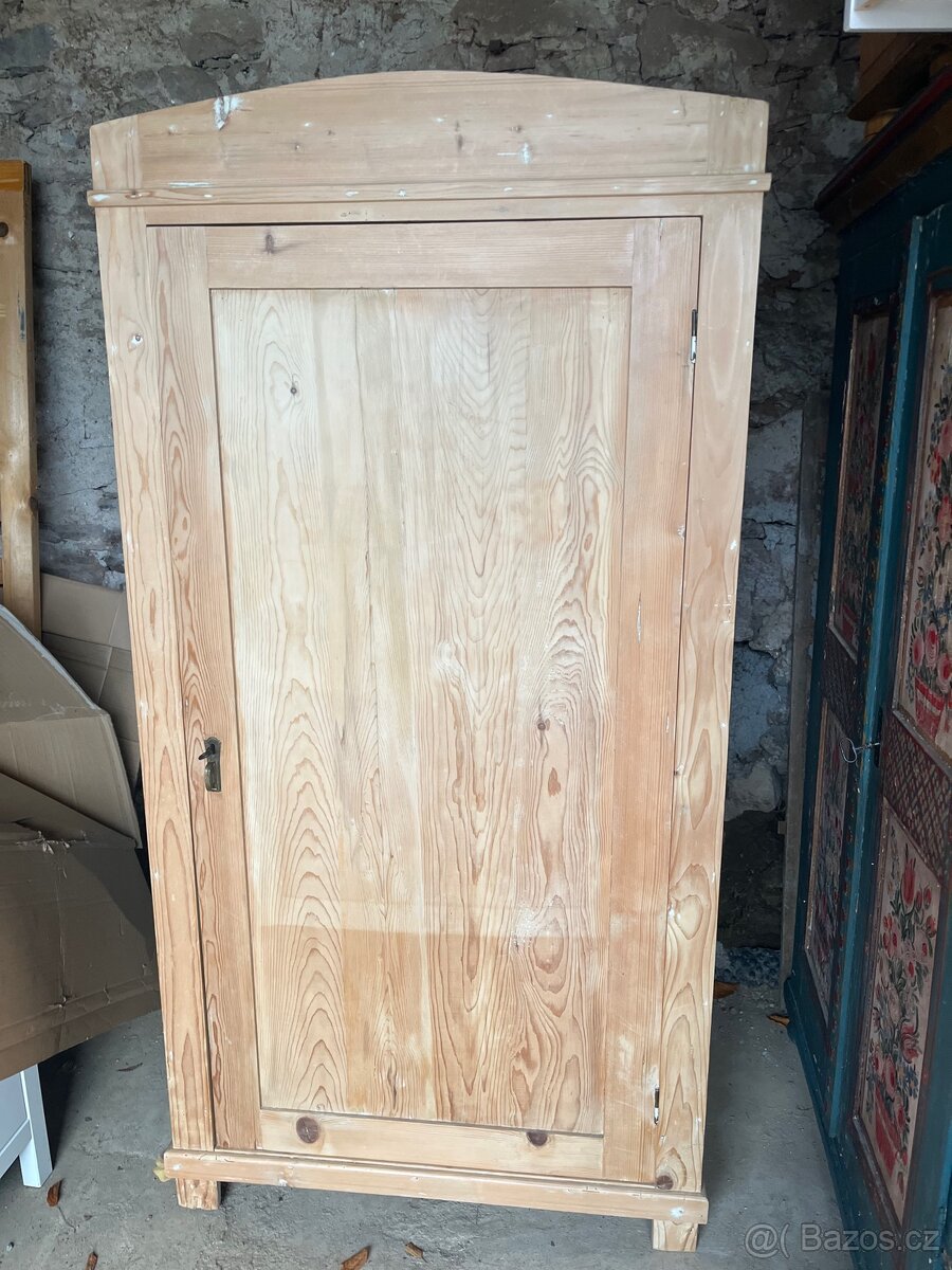 Starožitná skříň masivní - 2