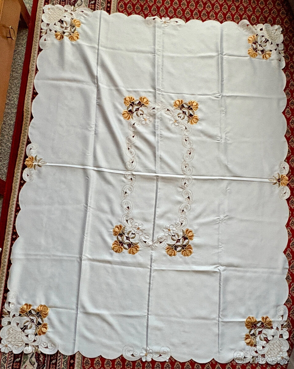 Dva velké ubrusy s výšivkou 128 x 175 cm - 2 ks - 2