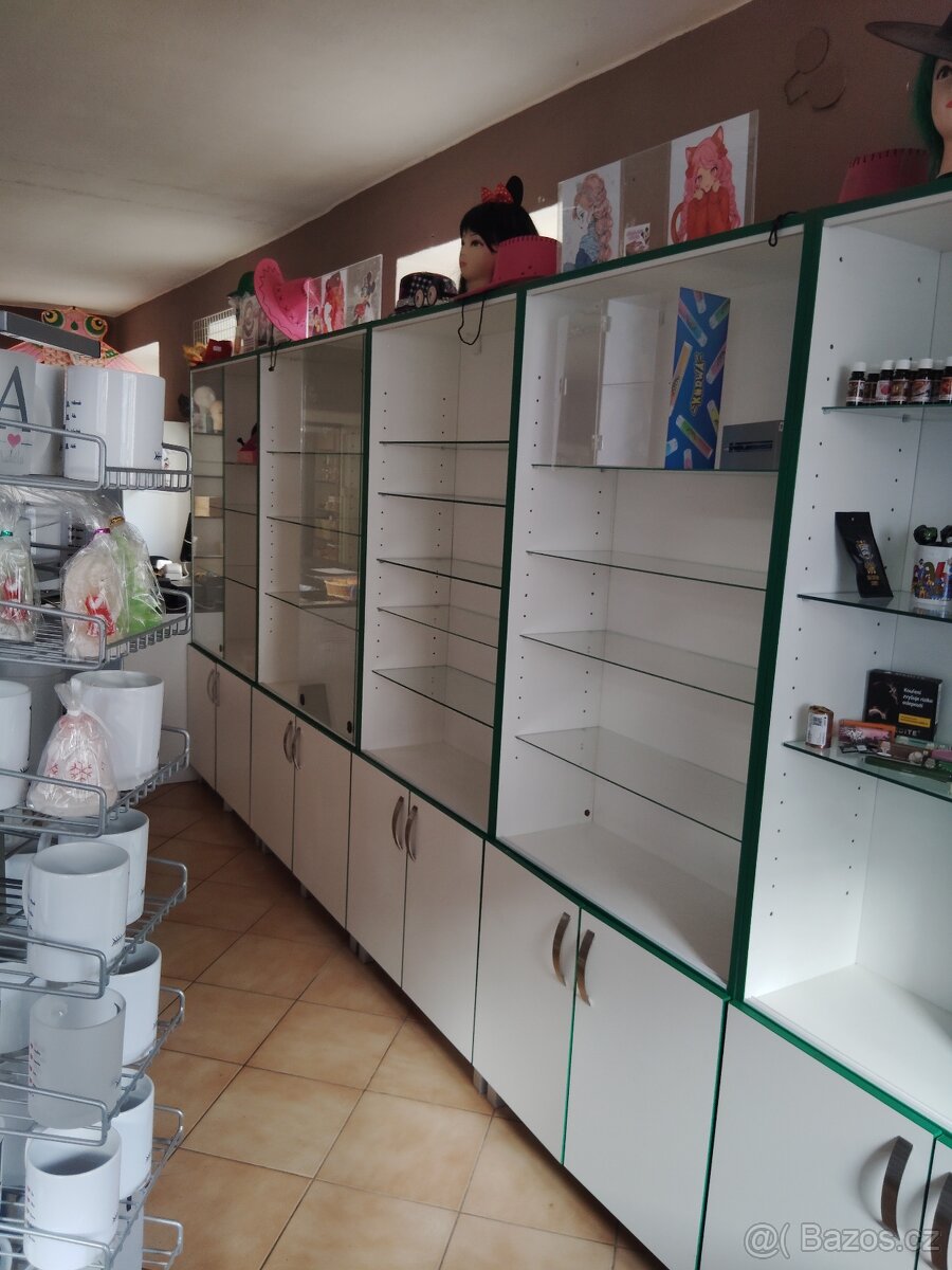 Prosklené Výstavní regály - 2