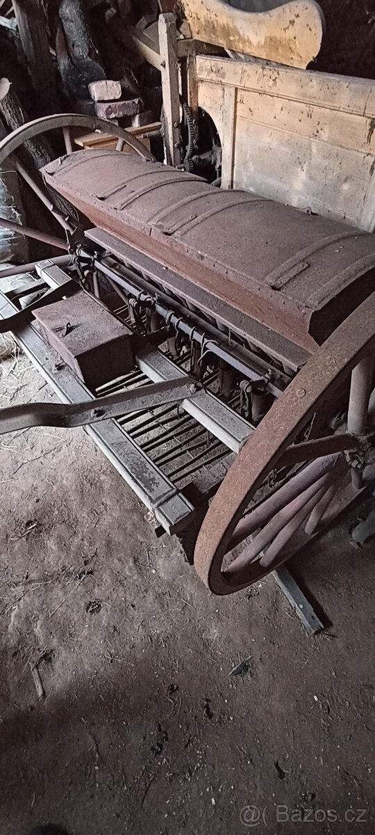 Prodám historický secí stroj - 2